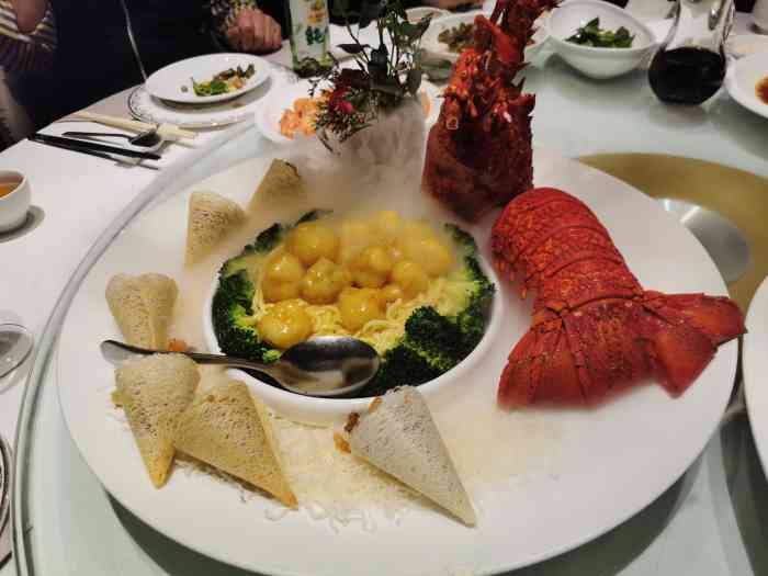 万龙洲海鲜大酒楼(亦庄店)-"茶点自助超值,豆豉鸡爪和金钱肚都好吃,还