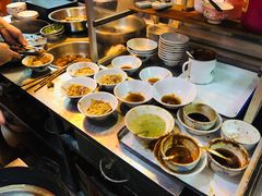 -松树干拌面店