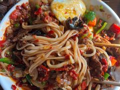-歹歹的加个面过油肉拌面
