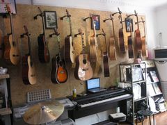 -艺桉余音琴行(火神庙分店)