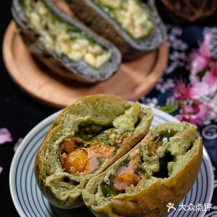 今年寒食节不吃青团啦 我吃喜茶青团包   喜茶青团包