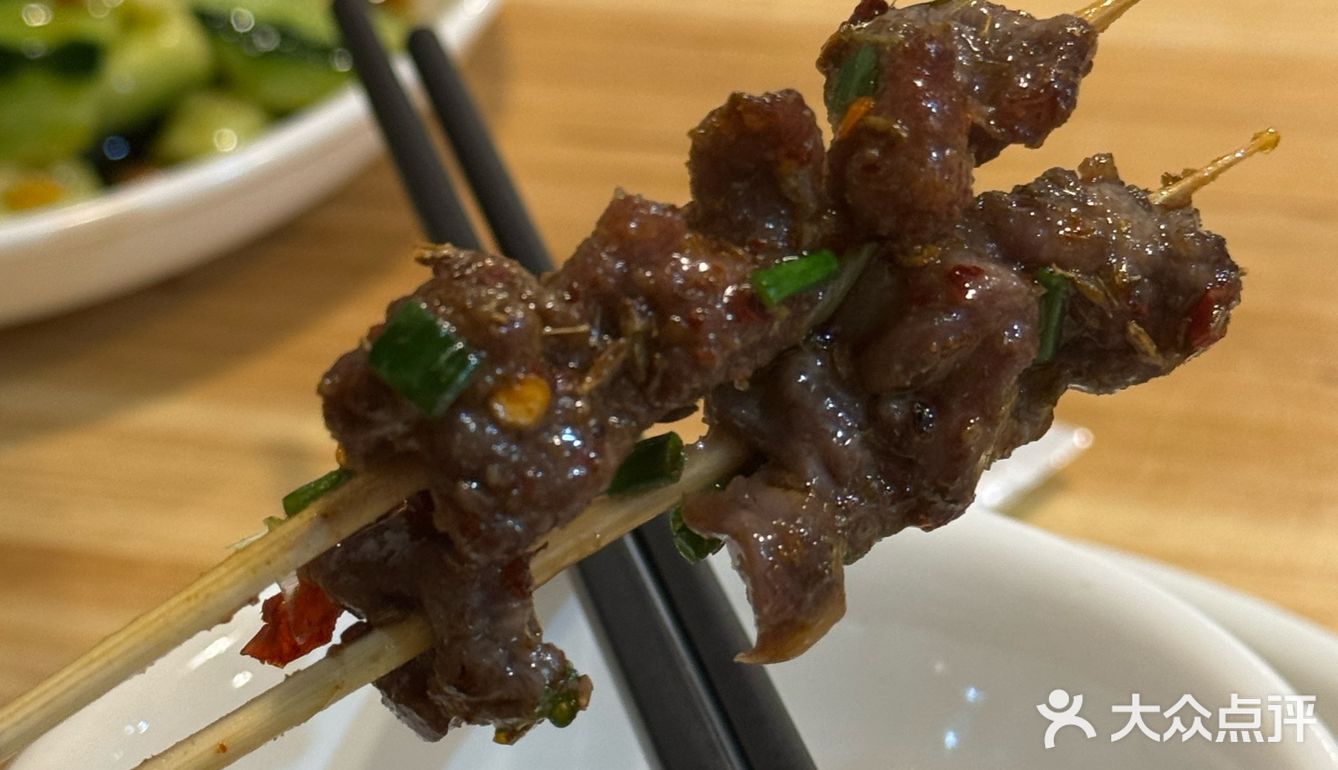 店家的烤牛肉和烤牛筋，非常深得我心[调皮]
