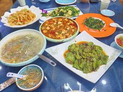 -三江源美食城
