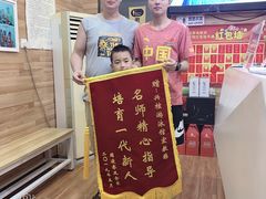 -鲨鱼游泳培训中心