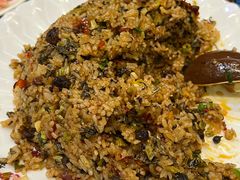 酸菜牛肉粒炒米饭-蜀哥牛骨