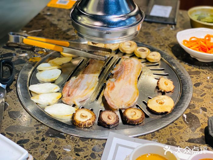 肉加韩国料理·烤肉(金茂湾店)什锦蘑菇拼盘图片