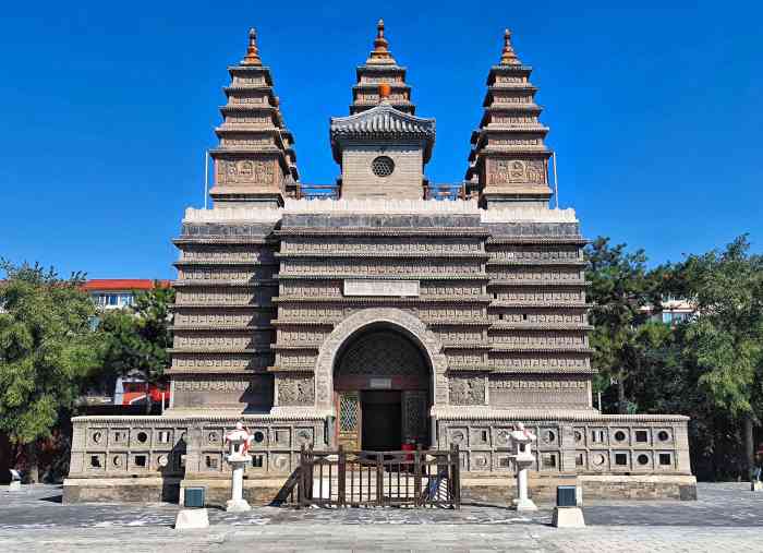 五塔寺-"在出差离开内蒙的时候路过的景点,也是一种."-大众点评移动版