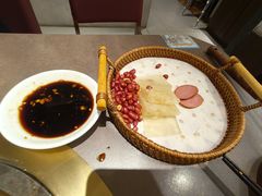 -锅飘飘·东北铁锅炖(雨花客厅店)