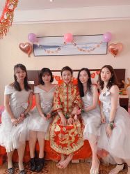 伴娘服-禕·愫白婚纱商店