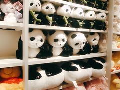-名创优品(北京新中关购物中心地铁层店)