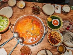 -野山舂·贵州现舂酸汤火锅(鸿通城店)