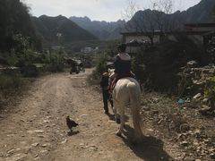 -百里峡七彩艺术小镇