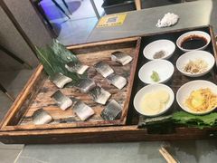 -围炉肉舍•炭烤活鳗•丹东海鲜烤肉(步行街店)