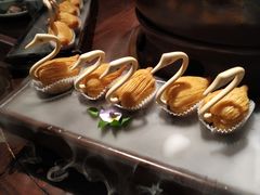 天鹅榴莲酥-韵秋荷(宝山龙湖天街店)