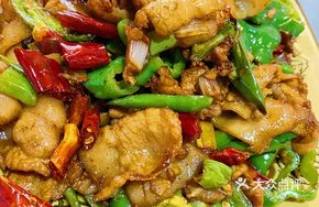 Curved Pepper and Pork Belly Stir-fry