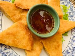 虾饼-卷心菜和避孕套餐厅(Pattaya)