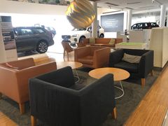 -杭州中沃沃尔沃4S店(滨江区店)