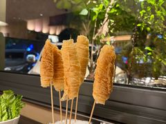 炸广东手工腐皮卷-鲜入唯煮·港式海鲜牛肉火锅(金宝街店)