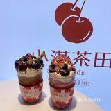 喝到最下面有满满果粒哦  车厘子黑森林泡芙