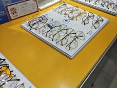 -诺柯视眼镜-蔡司依视路官方工厂店(淞南一店)