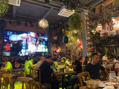 大堂-胡桃里音乐餐厅(陶溪川店)(川湘赣菜·世界百大酒庄直供红酒·音乐表演)