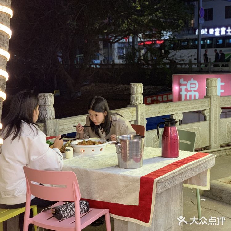 原来阳朔本地人吃啤酒鱼都在这里吃啊‼️