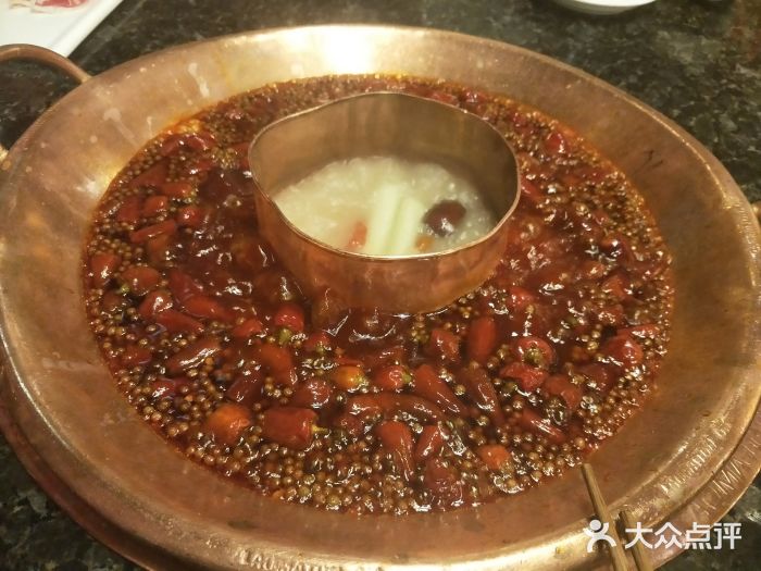 老码头火锅(骡马市店)子母鸳鸯锅图片