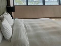 -上海滴水湖皇冠假日酒店