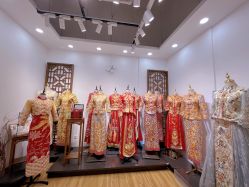 -曼青婚纱礼服馆