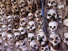 -比如骷髅墙景区