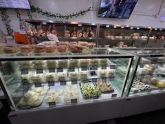 面包甜点陈列柜-白玉兰食品(中山公园龙之梦店)