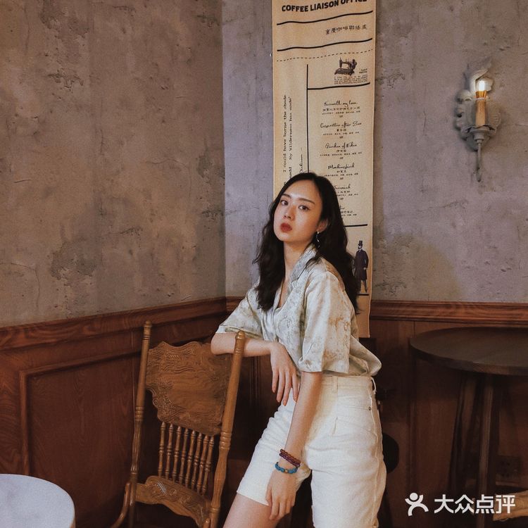 重庆复古咖啡厅 | 楼梯下的英伦风