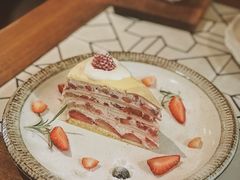 当季鲜草莓蛋糕-懒鱼时光馆(沙坪坝店)