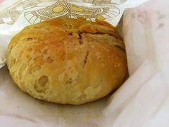 现烤玫瑰鲜花饼-昆明冠生园·蛋糕·面包(南强街店)