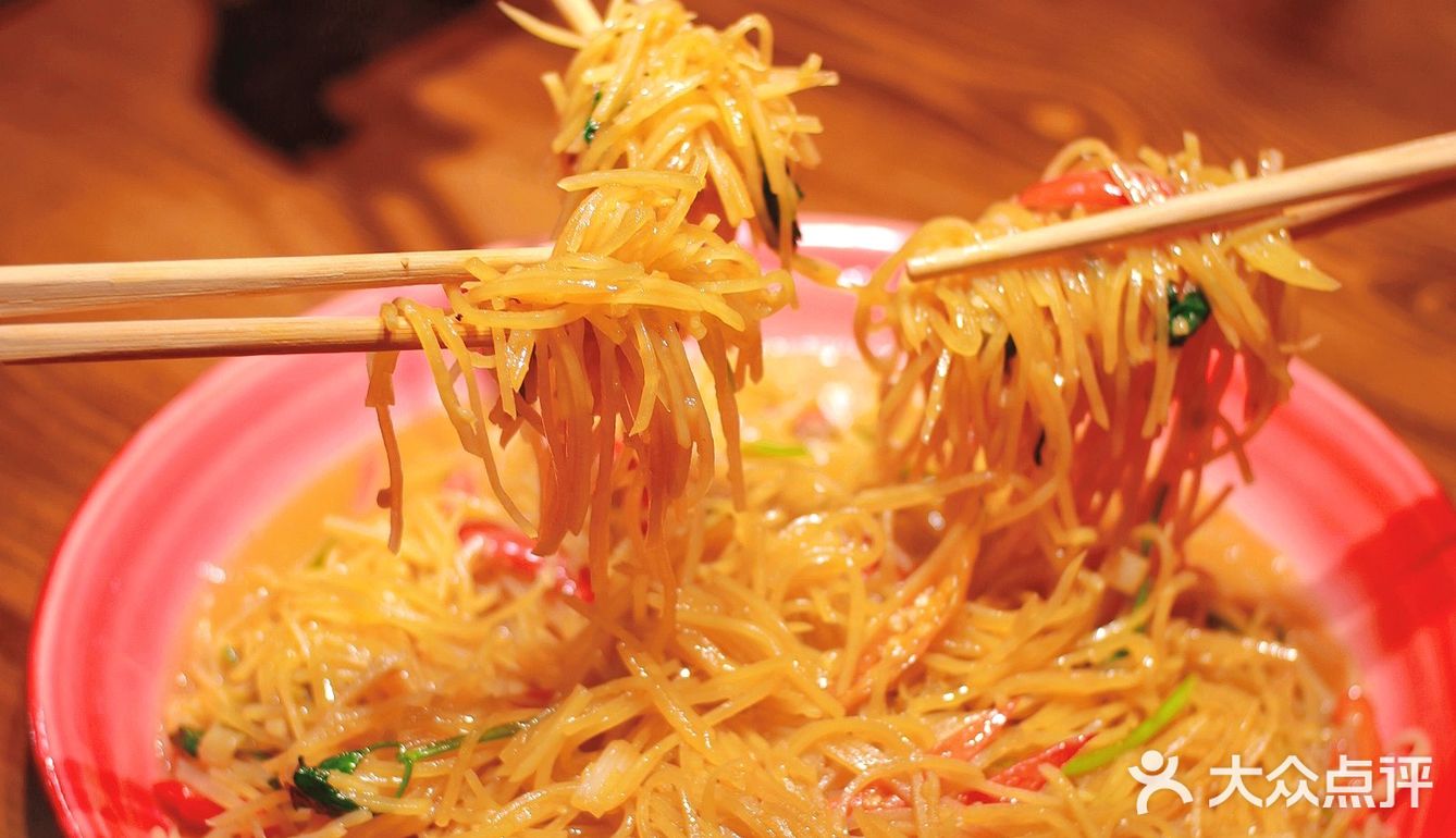 辣子鸡多到要用碗来勺