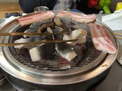 -围炉肉舍•炭烤活鳗•丹东海鲜烤肉(步行街店)