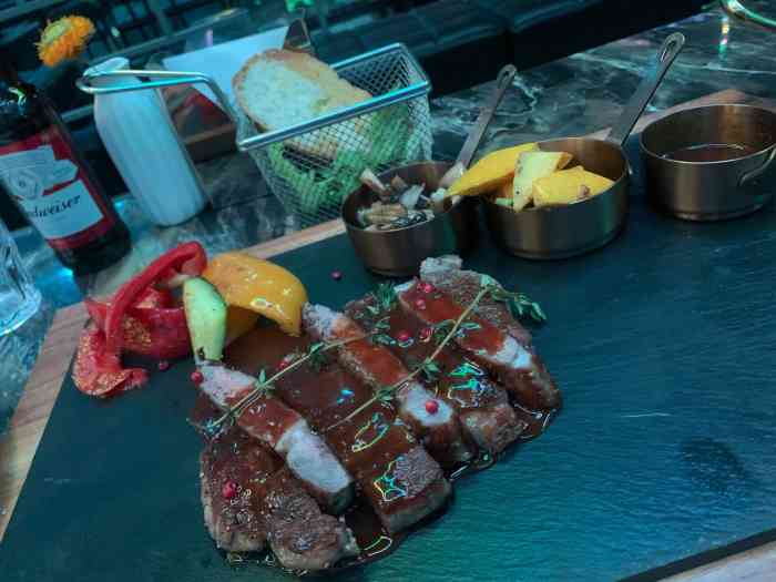 921bistro餐厅酒吧(科技城店)-"2021的情人节,我们选择了这里.正值春.