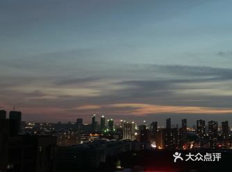 这偏僻的地方也有美丽的晚霞，大自然对大家都是公平的