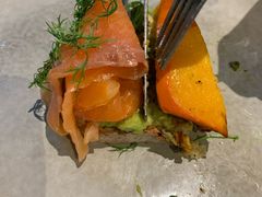 烟熏三文鱼牛油果酱吐司-BAKER&SPICE(安福路店)