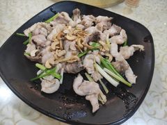 果仁炒脆鲩片-禄源公·老莞诚饭店