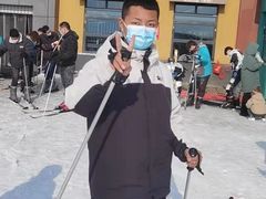 -采薇庄园四季滑雪场