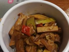 -渝是乎川渝小炒(新世界百货望京店)