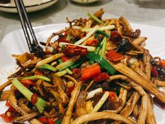 茶树菇五花肉-鲜榨果汁·啤酒鱼(环岛河店)