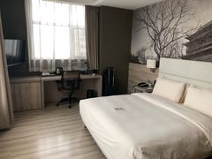 -西安大雁塔科技大学地铁站亚朵酒店