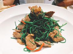 沙葱炒羊肉-巴扎美食·新疆菜·西域歌舞表演餐厅(新疆大厦店)