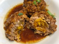 鸭蛋黄狮子头-梅飞酒家(桑园路店)