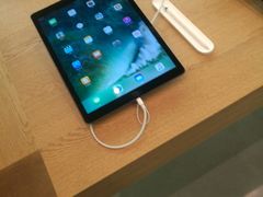 -Apple零售店(华贸购物中心店)