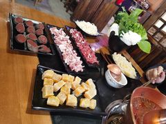 -果松木炭酸菜铜火锅·外婆参鸡汤