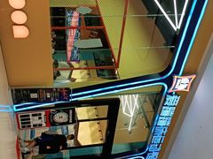 -爱蹦iBOON蹦床运动馆(江汉店)