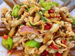 -三亚火车头万人海鲜广场